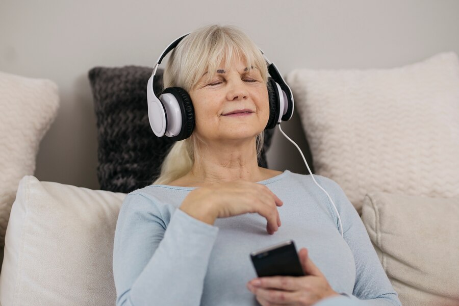The Benefits of Music Therapy for Seniors Receiving Homecare